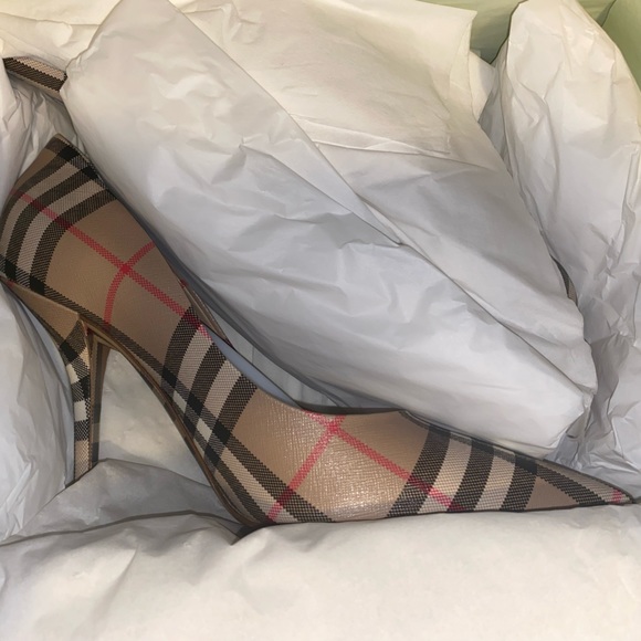 Burberry Pumps - Picture 1 of 3